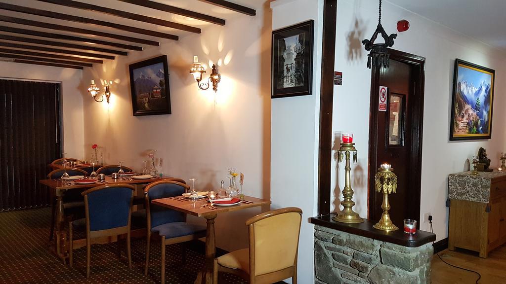 New Gurkha Inn Brecon Extérieur photo