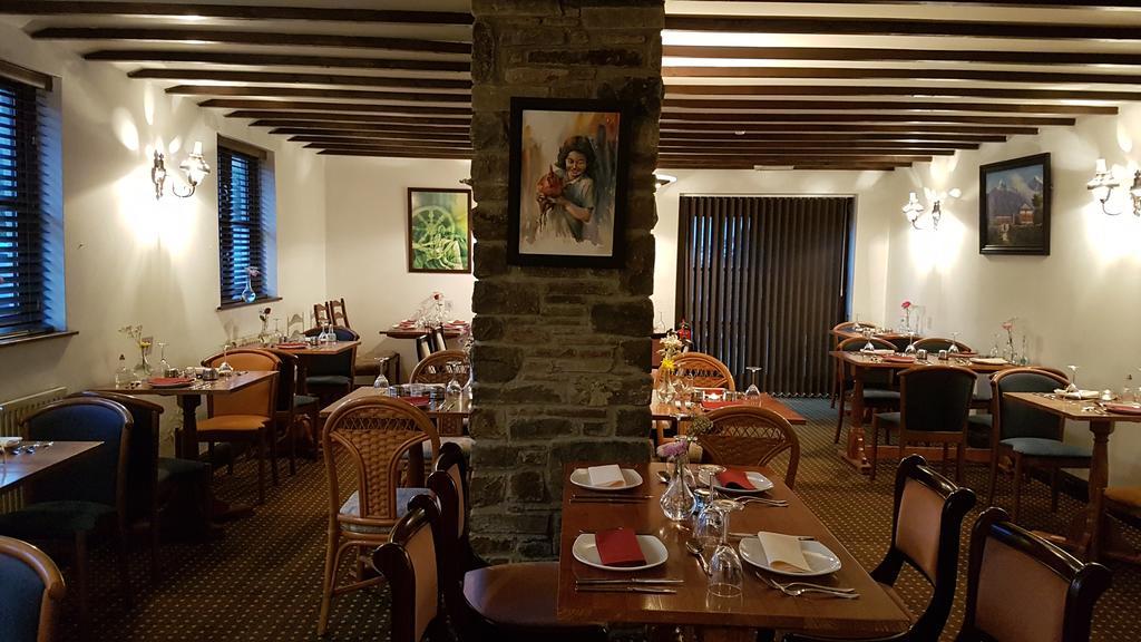 New Gurkha Inn Brecon Extérieur photo