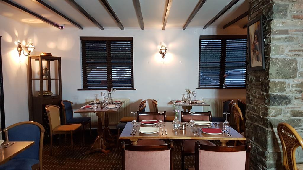 New Gurkha Inn Brecon Extérieur photo