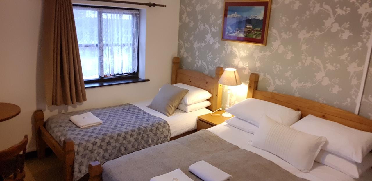New Gurkha Inn Brecon Extérieur photo